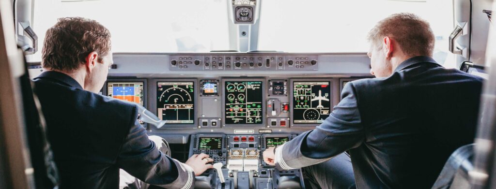 Do Any Airlines Pay For Pilot Training?