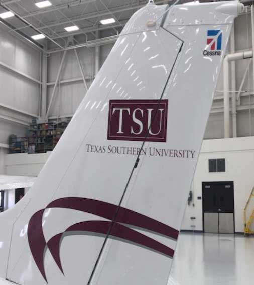 What Colleges In Texas Have A Flight School?