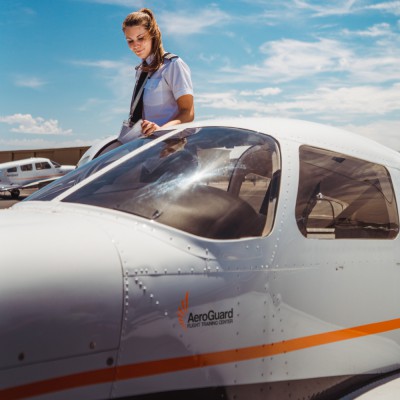 What Colleges In Texas Have A Flight School?